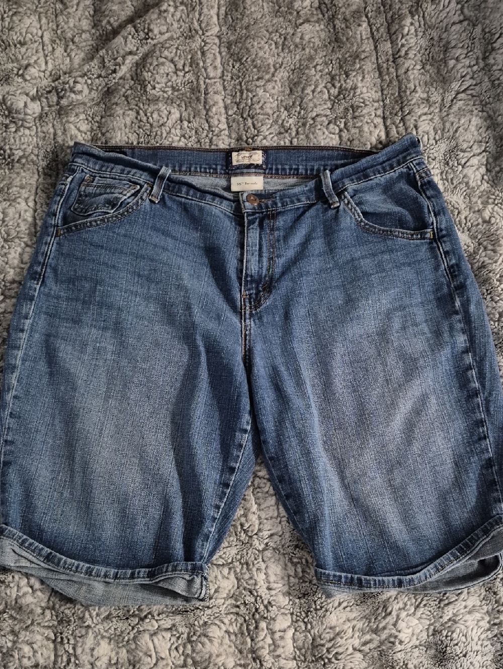 Levi's 🖤  Denim Jean Shorts in Blue (694)